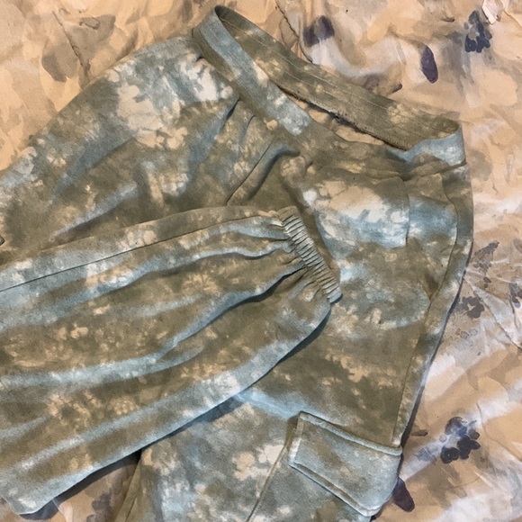 Pale green + white marbled/tie dyed cargo joggers - Picture 2 of 3
